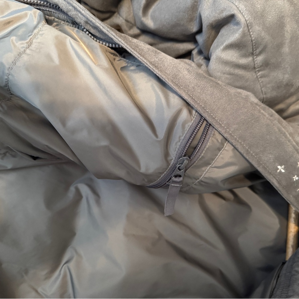 Cabela's Gray Goose down Winter Coat with 100% Coyote Fur Ruff. Size L. - Picture 6 of 7
